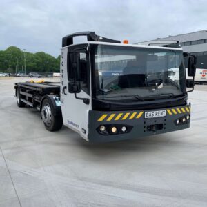 Een wagen die buiten op de parkeerplaats staat om gebruikt te worden voor de chauffeurs trainingen van Training Academy Uden.